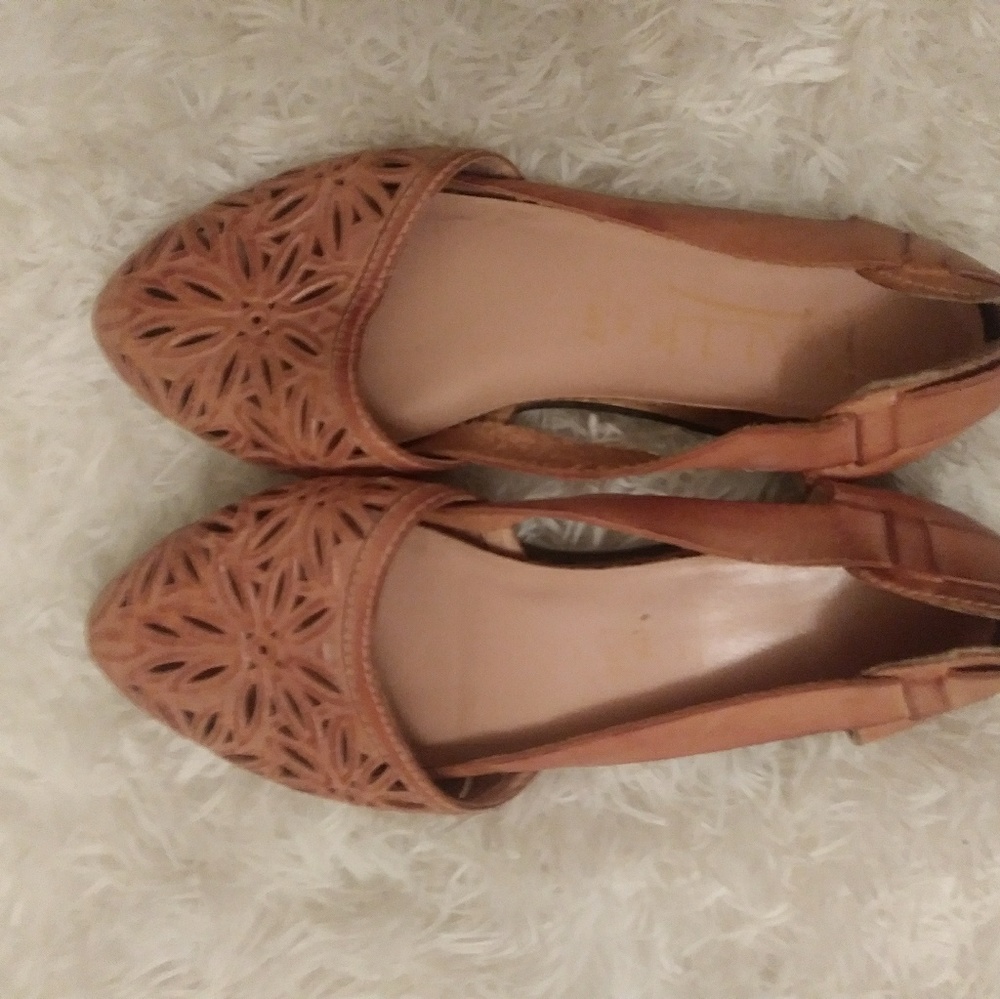 Size 7 Tan Kalli Flats